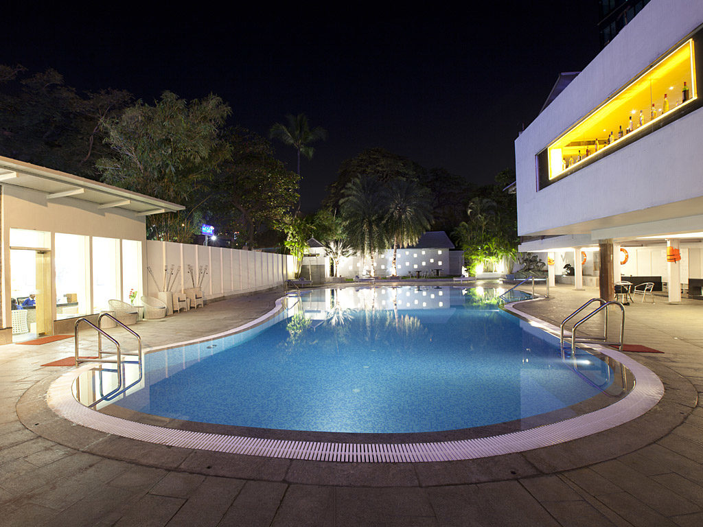 swimmingpool-savera-hotel